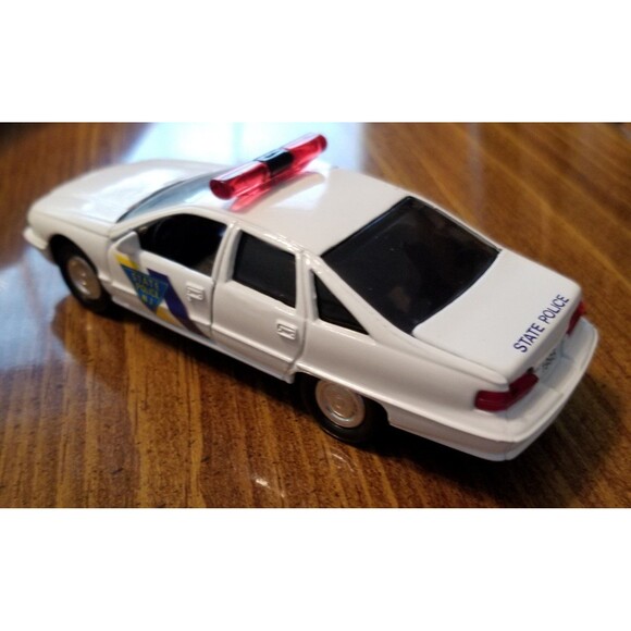New Jersey State Police Road Champs die cast police car 1:43 scale - Picture 6 of 12